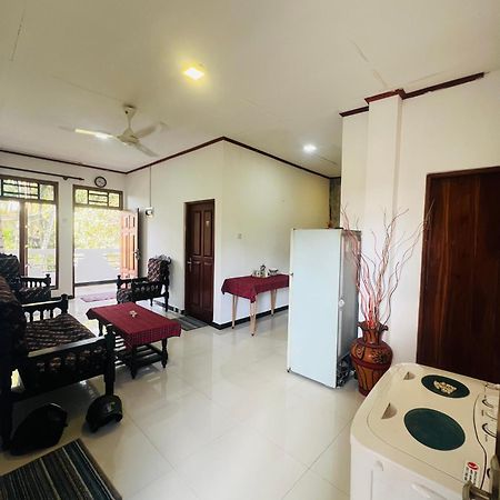 Zen Zone Hotel เวลิกามา ภายนอก รูปภาพ