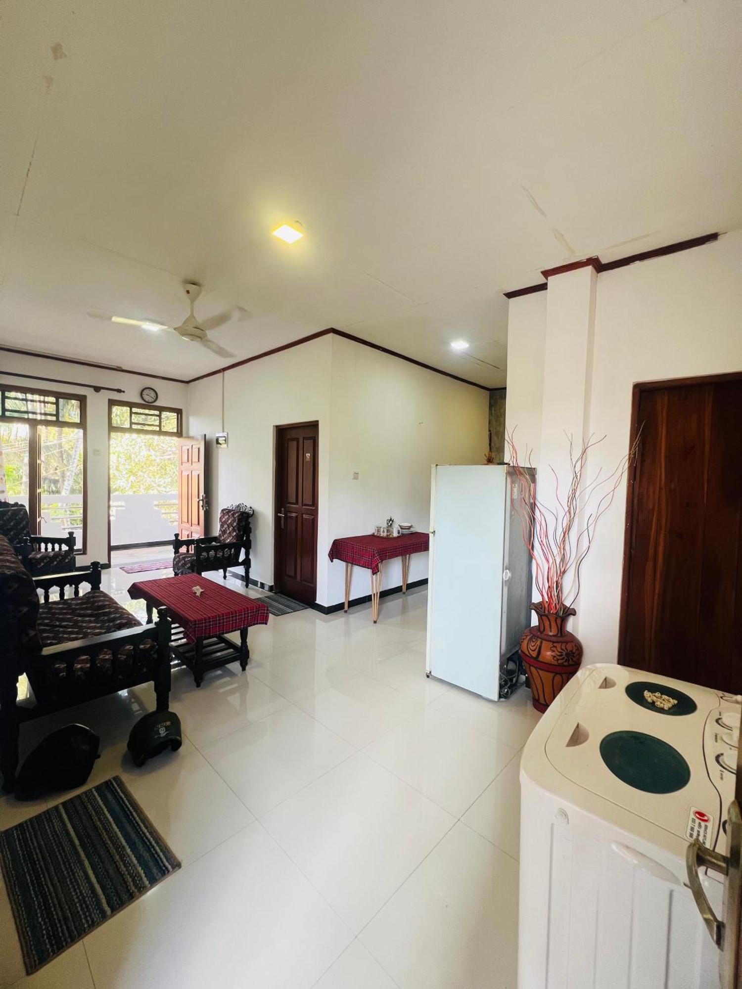 Zen Zone Hotel เวลิกามา ภายนอก รูปภาพ